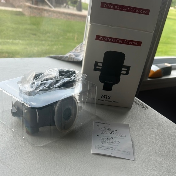 NEW Wireless Car Charger M12 - Picture 3 of 3